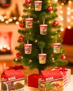 Christmas Eve is all about the small comforts — soft lights, quiet moments, and your favourite cup within reach.Whether you’re wrapping gifts, winding down, or just enjoying the glow of the tree, KOKA's always there to add a little sparkle to your night.#ChristmasEve #KOKAChristmas #CozySeason #FestiveFeels #InstantNoodlesSG #SimpleComfort